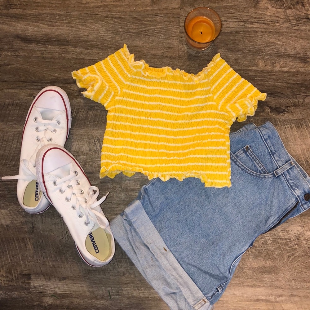 Beatiful yellow and white stripe stretchy top